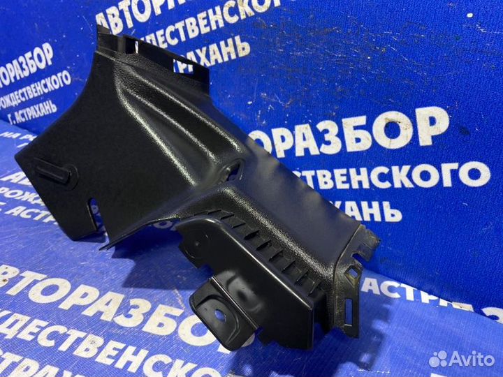 Обшивка задней стойки Ford Focus 3 седан 2012