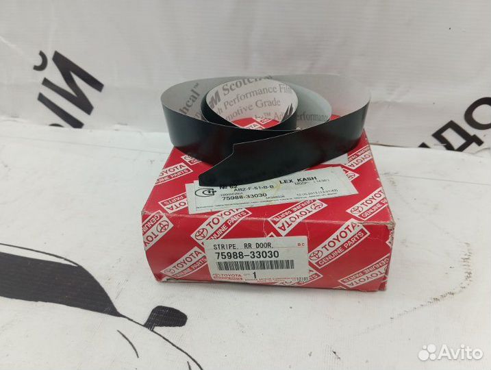 Наклейка рамки двери задняя левая Toyota Camry 40