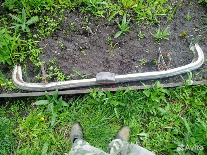 Задний бампер 21011