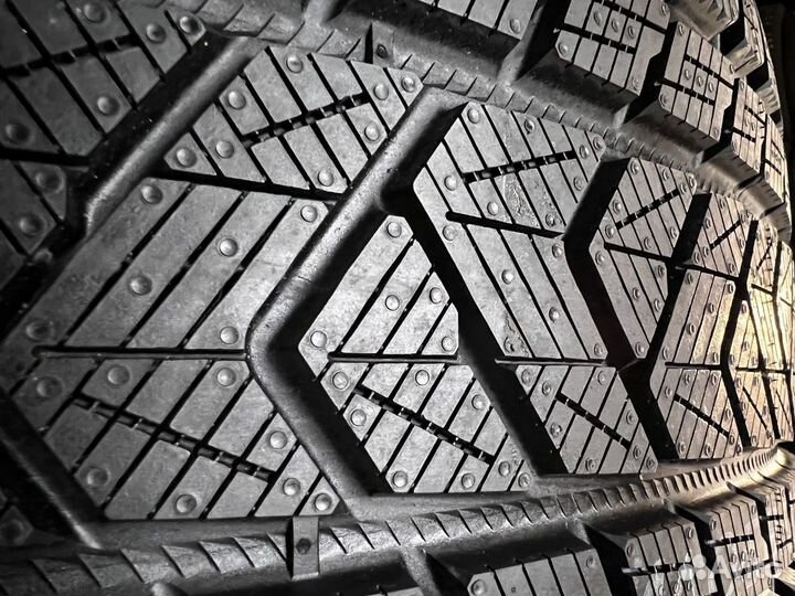 Pirelli Winter Sottozero 3 325/35 R22