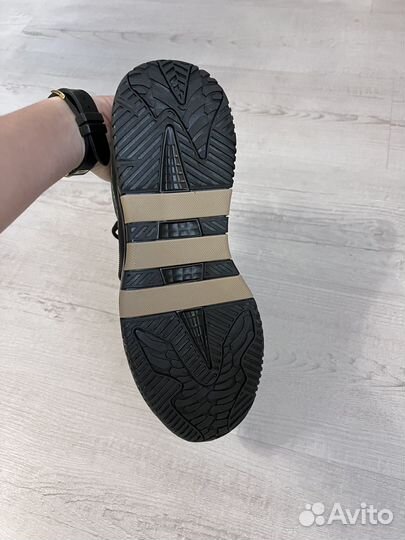 Новые муж теплые кроссовки 43,44