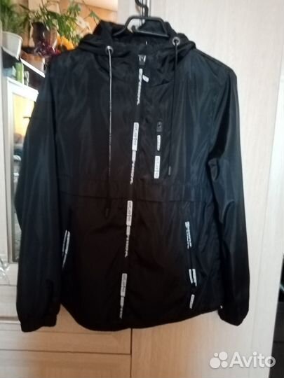 Ветровка женская