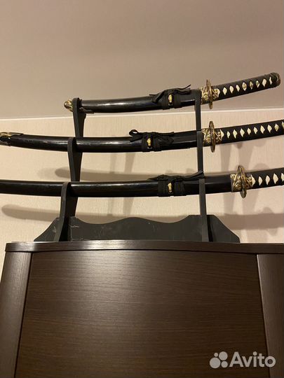 Сувенирное изделие набор 3 в 1 катаны на подставке