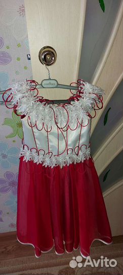 Продам нарядное платье на девочку