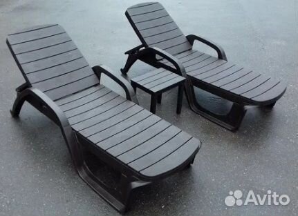 Шезлонг пластиковый 