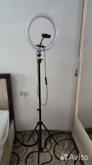 Штатив напольный с кольцевой лампой новый