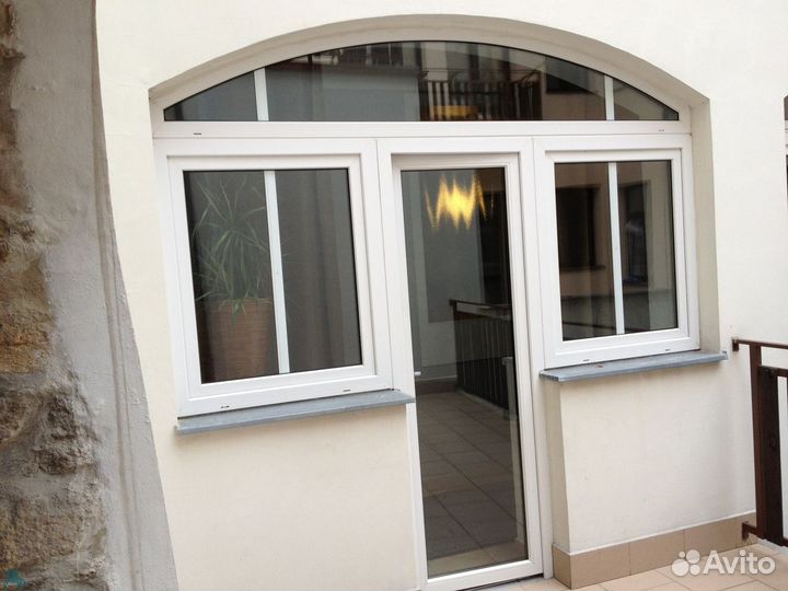 Установить пластиковую дверь