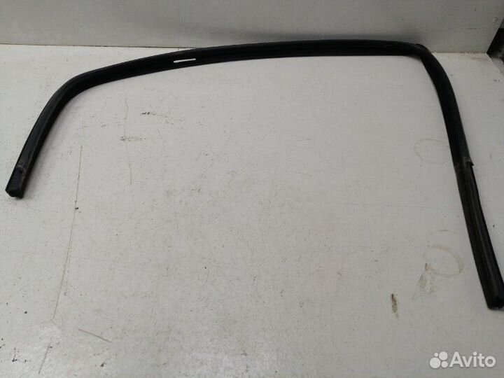 Уплотнитель стекла двери задний левый Opel Corsa D