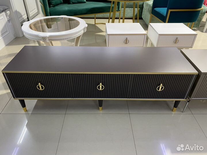 Консоль под телевизор