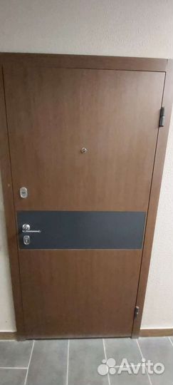 Дверь входная металлическая от застройщика