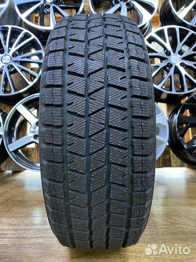 Sailun Ice Blazer Arctic SUV 215/65 R16 102H