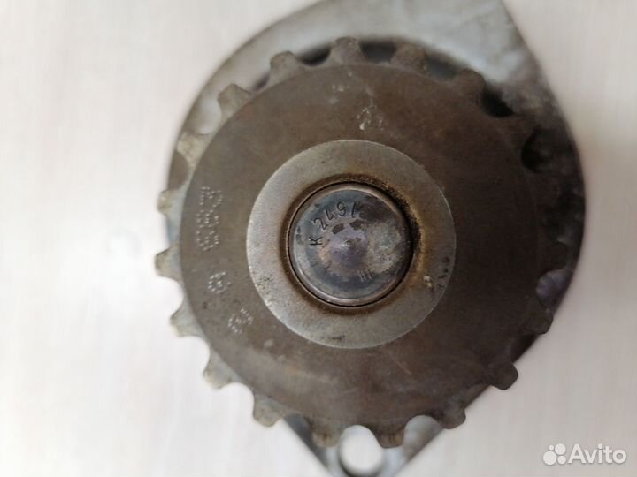 Помпа на Пежо- Ситроен 1,6. На мотор TU5JP4