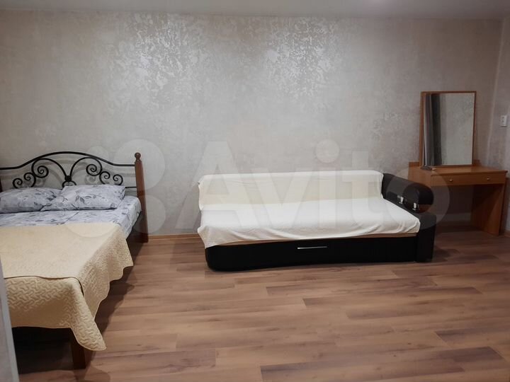 Комната 42 м² в 2-к., 2/2 эт.