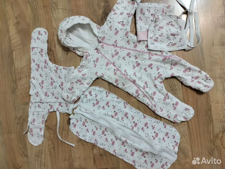 Комплект на выписку для девочки