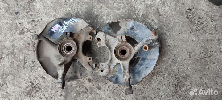 Кулак поворотный правый, левый Хонда Стэпвагон RF3