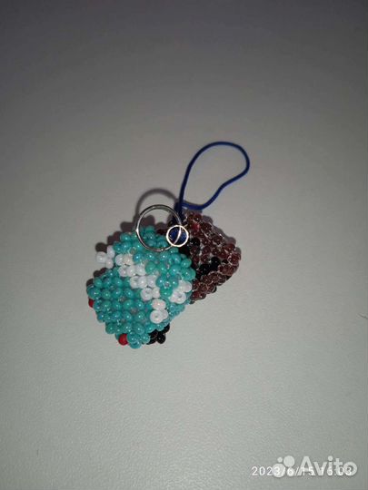 Брелки из бисера)