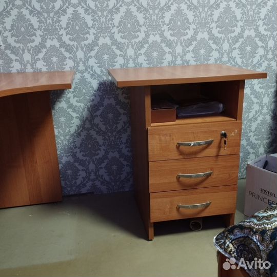 Угловой стол