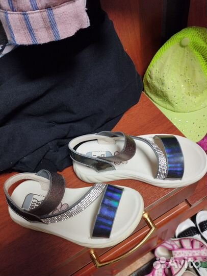 Сандали новые