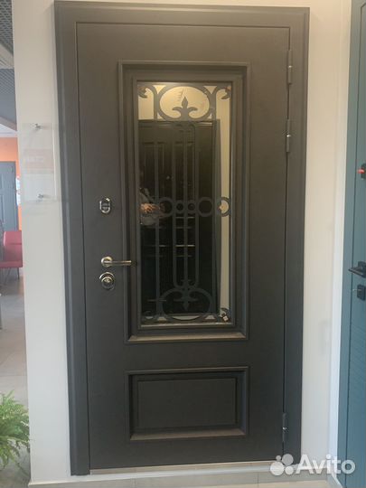 Входная дверь со стеклопакетом терморазрыв