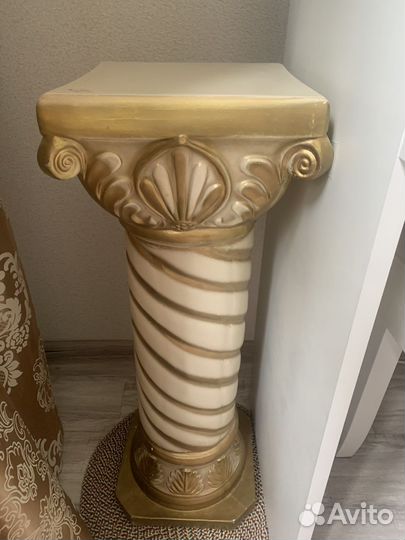 Колона из гипса