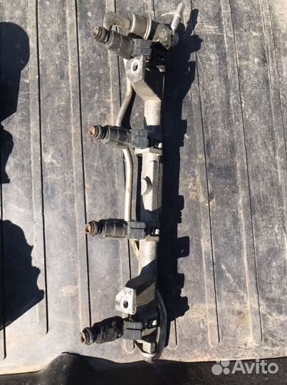 Топливная рампа в сборе Ford Mondeo 2. 2.0 Zetec