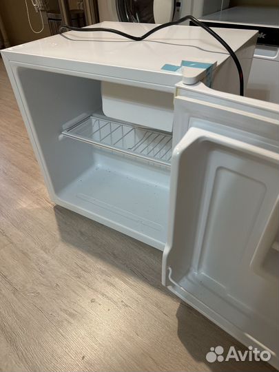 Холодильник маленький Midea