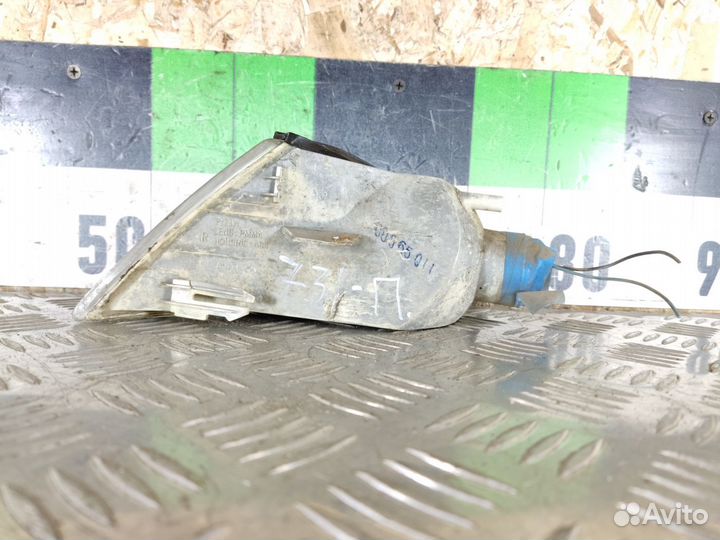 Поворотник правый Mitsubishi Carisma 2000 2003