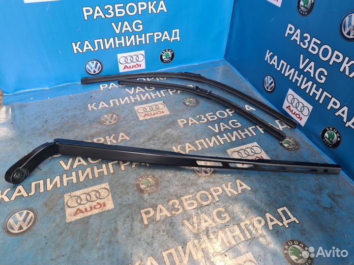 Рычаг стеклоочистителя правый. Ауди А8-D4