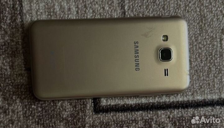 Телефон Samsung j3
