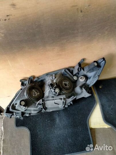 Фара правая toyota corolla т300