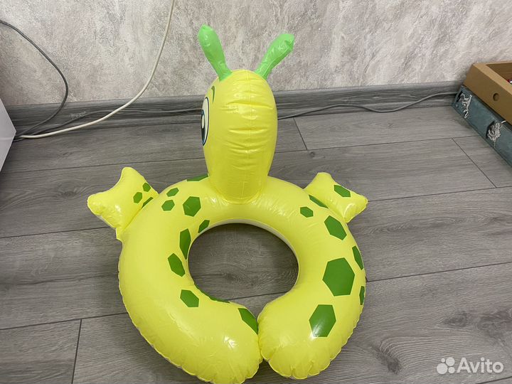 Надувной круг для плавания