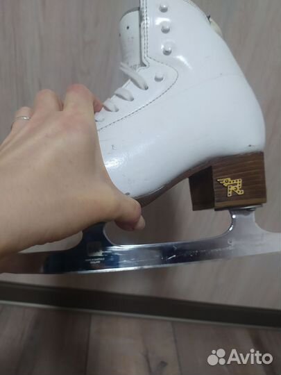 Фигурные коньки risport