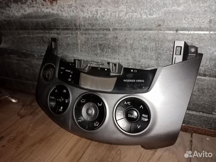 Блок управления климат-контроля Toyota RAV4 III