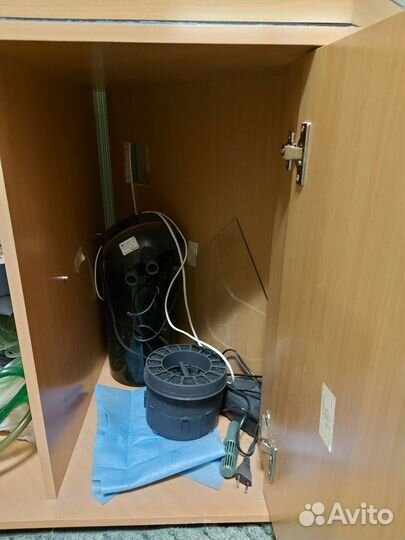 Аквариум угловой с 2мя лампами и декорациями