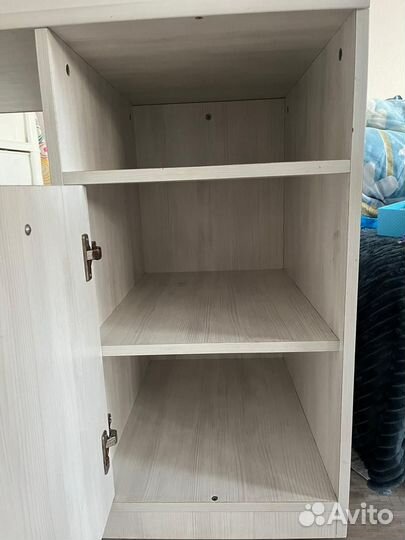 Маникюрный стол