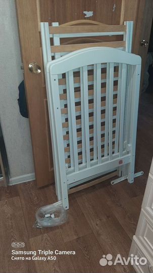 Детская кроватка с маятником и ящиком