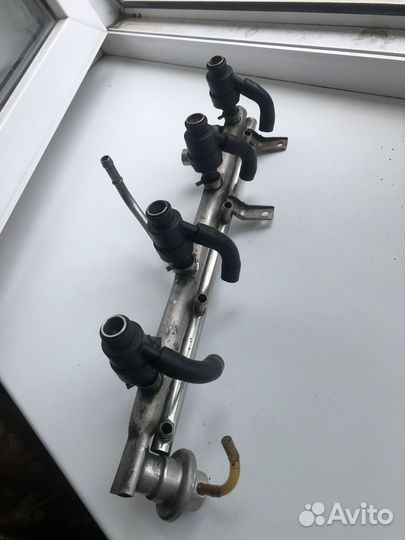 Топливная рампа с форсунками