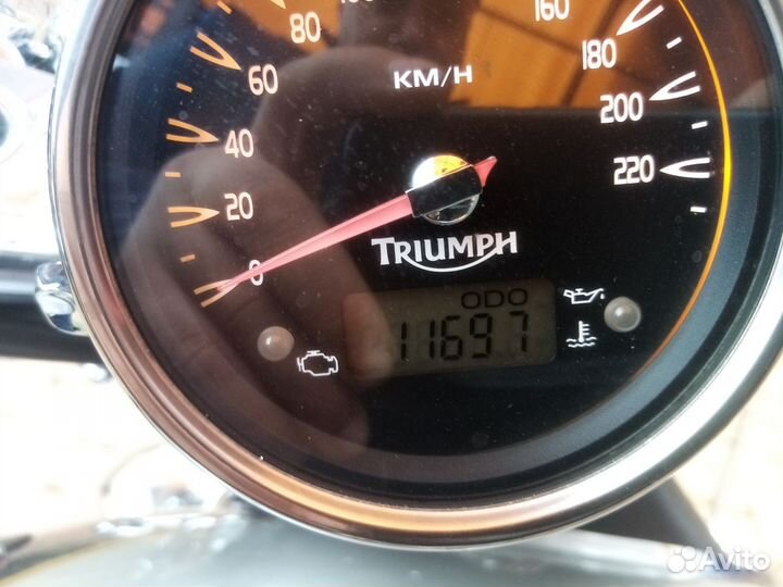 Продаю треумф рокет 3