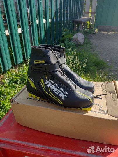 Лыжные ботинки