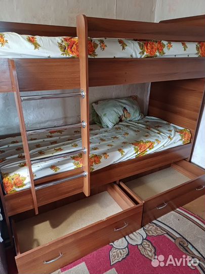 Двухъярусная кровать бу с матрасами