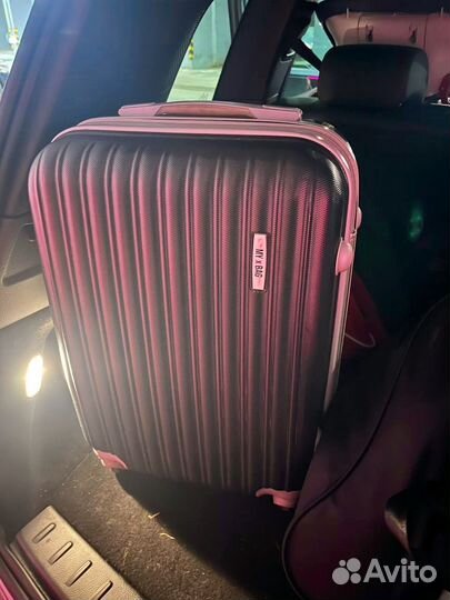 Чемодан с бу вещами для Рустама