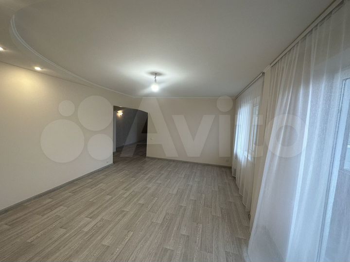 3-к. квартира, 97,5 м², 8/10 эт.