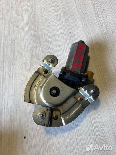 Моторчик стеклоподъенмника передний правый Renault