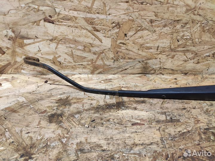 Поводок дворника правый Chevrolet Epica