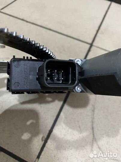 Стеклоподьемник передний правый Opel Astra H