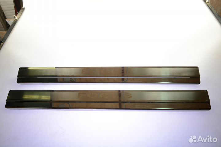 Накладки порогов хром logo-Ford Focus