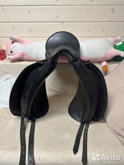 Выездковое седло