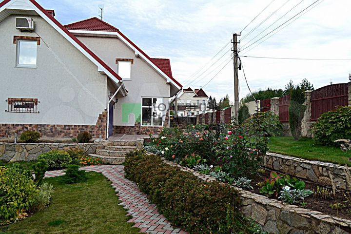 Коттедж 285 м² на участке 16 сот.