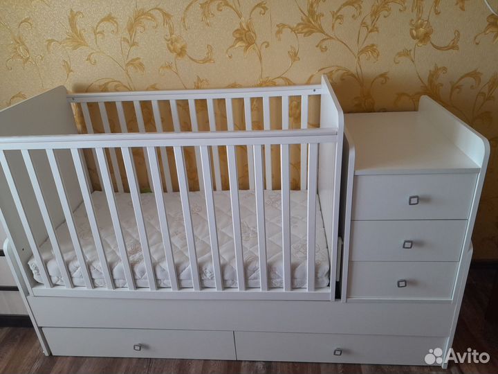 Детская кроватка трансформер с маятником