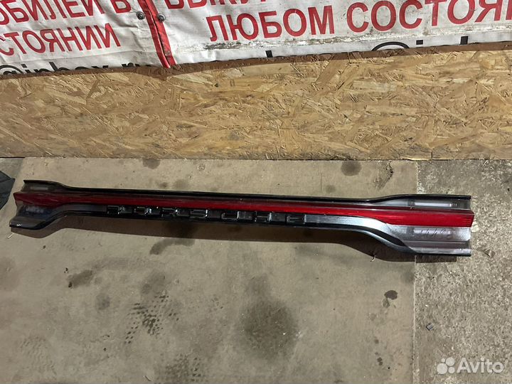 Фонарь центральный Porsche Macan